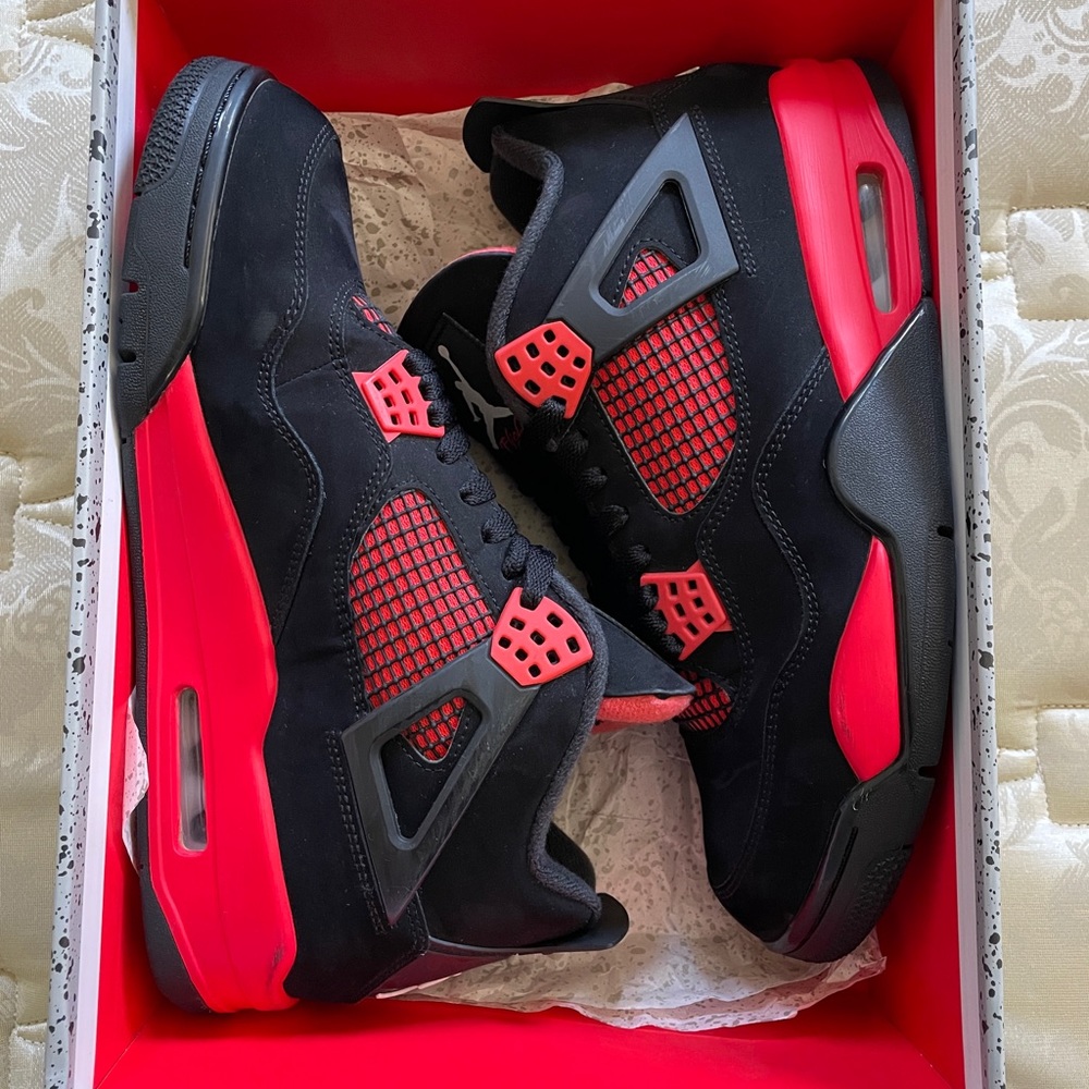 Jordan 4 Retro Red Thunder - Size 10.5 GREAT CONDITION WITH BOX